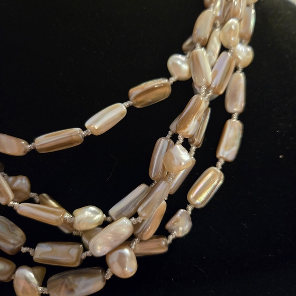 Elegant Pearl Necklace - Picture 2 of 2